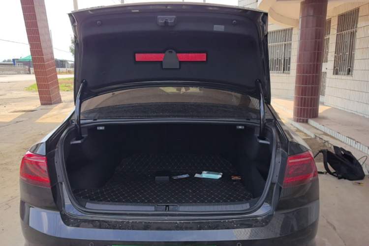 Used Volkswagen Magotan 2020 330TSI DSG Leading Model Trunk