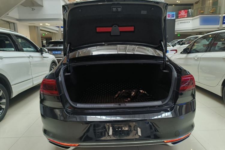Used Volkswagen Magotan 2020 280TSI DSG Comfort Edition Trunk