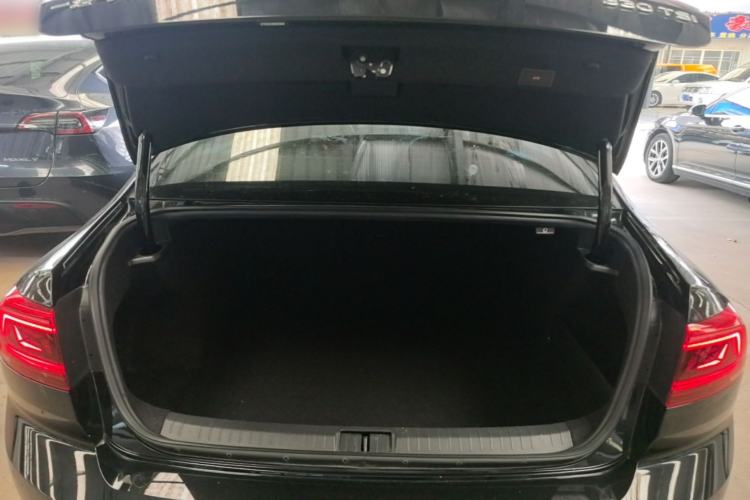 Used Volkswagen Magotan 2020 330TSI DSG Leading Model Trunk