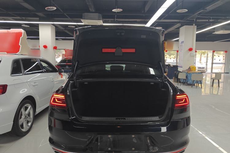Used Volkswagen Magotan 2020 330TSI DSG Leading Model Trunk