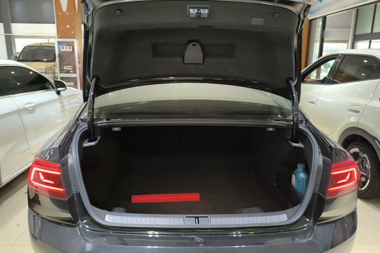 Used Volkswagen Magotan 2020 330TSI DSG Leading Model Trunk