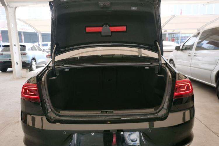 Used Volkswagen Magotan 2020 330TSI DSG Luxury Edition Trunk