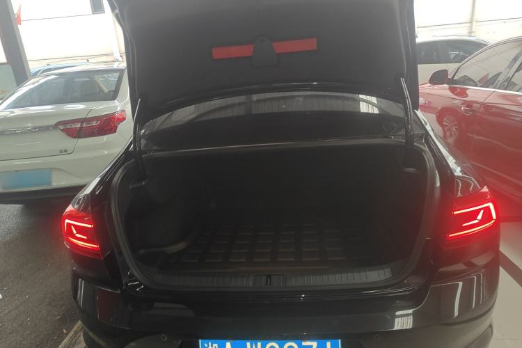 Used Volkswagen Magotan 2020 280TSI DSG Comfort Edition Trunk