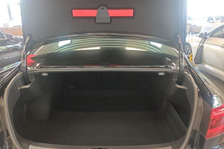 Used Volkswagen Magotan 2020 330TSI DSG Leading Model Trunk