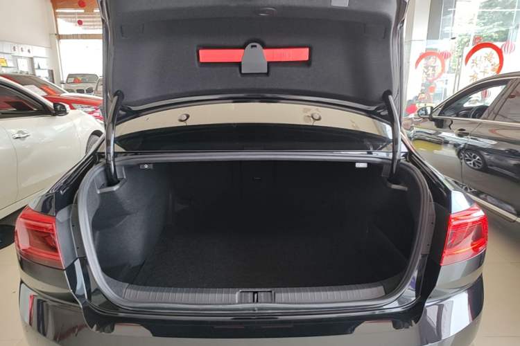 Used Volkswagen Magotan 2020 330TSI DSG Leading Model Trunk