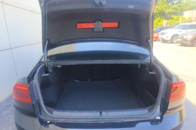 Used Volkswagen Magotan 2020 330TSI DSG Luxury Edition Trunk