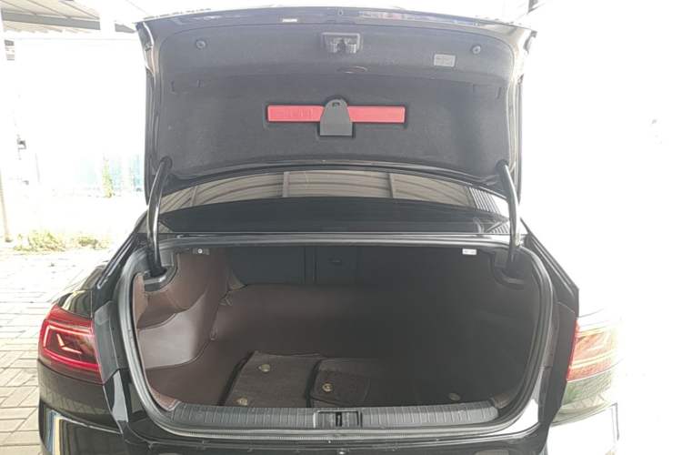 Used Volkswagen Magotan 2020 330TSI DSG Leading Model Trunk