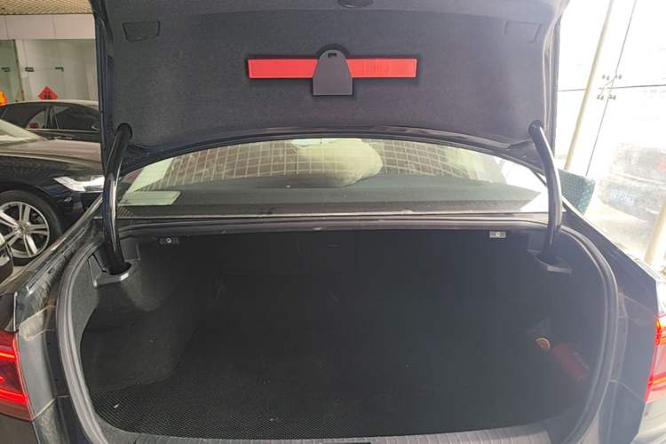 Used Volkswagen Magotan 2020 330TSI DSG Leading Model Trunk