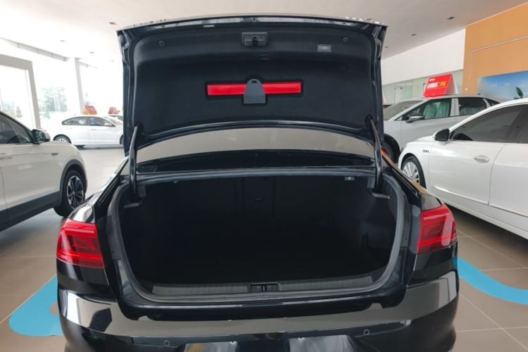 Used Volkswagen Magotan 2020 330TSI DSG Luxury Edition Trunk