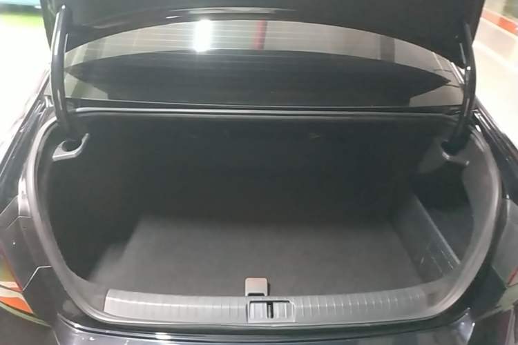 Used Volkswagen Magotan 2020 280TSI DSG Comfort Edition Trunk