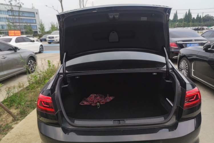 Used Volkswagen Magotan 2020 330TSI DSG Leading Model Trunk