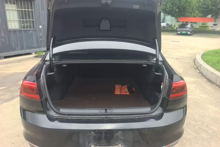 Used Volkswagen Magotan 2020 330TSI DSG Leading Model Trunk