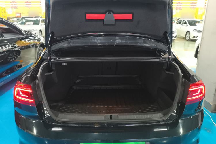 Used Volkswagen Magotan 2020 330TSI DSG Leading Model Trunk