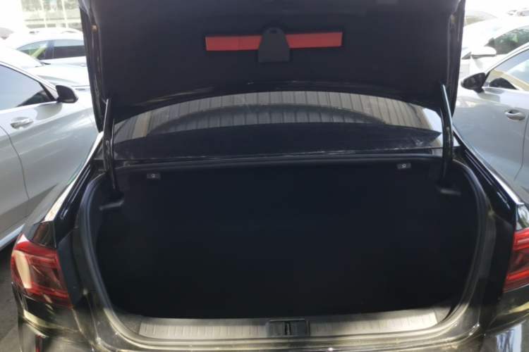 Used Volkswagen Magotan 2020 330TSI DSG Luxury Edition Trunk