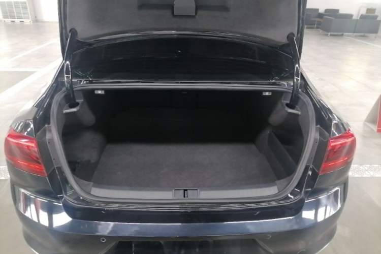 Used Volkswagen Magotan 2020 330TSI DSG Leading Model Trunk