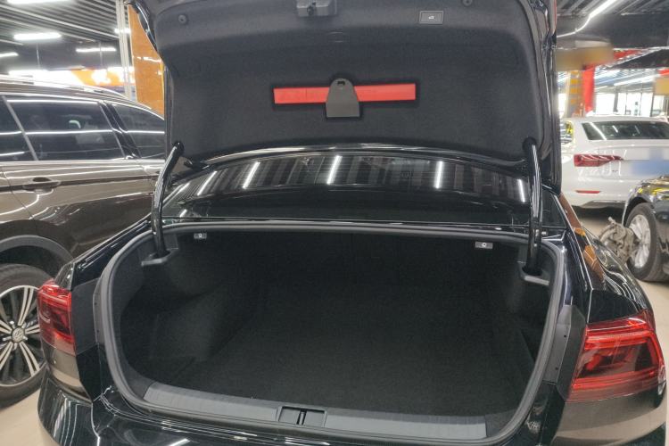 Used Volkswagen Magotan 2020 330TSI DSG Luxury Edition Trunk