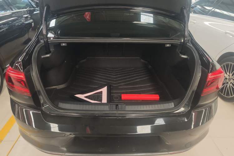Used Volkswagen Magotan 2020 330TSI DSG Leading Model Trunk