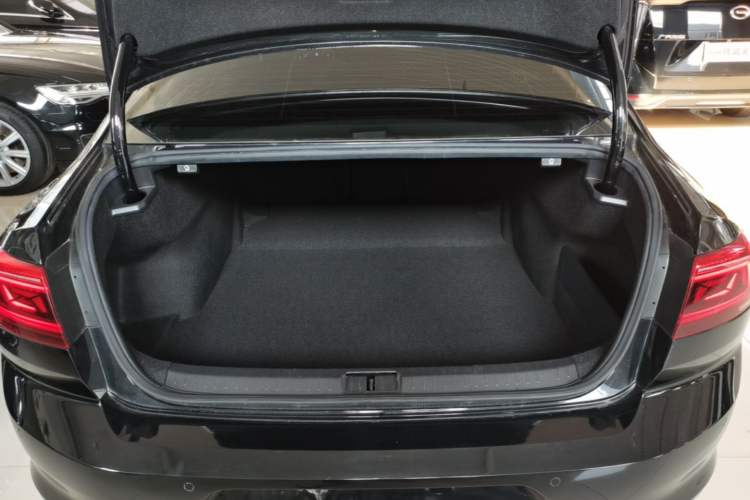 Used Volkswagen Magotan 2020 380TSI DSG Luxury Version Trunk