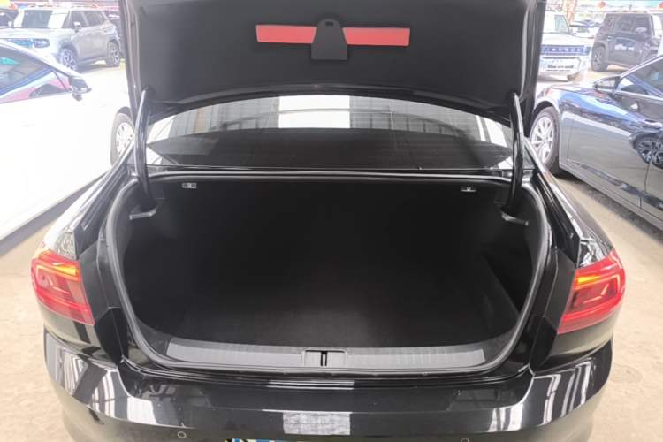 Used Volkswagen Magotan 2020 330TSI DSG Leading Model Trunk