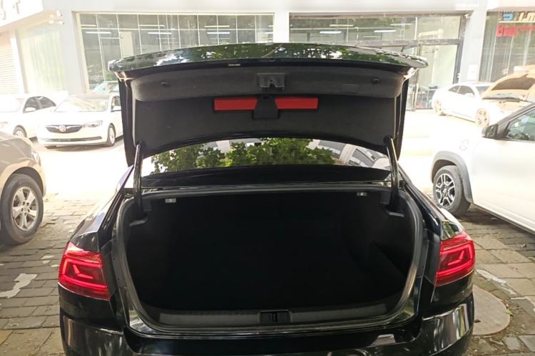 Used Volkswagen Magotan 2020 330TSI DSG Leading Model Trunk