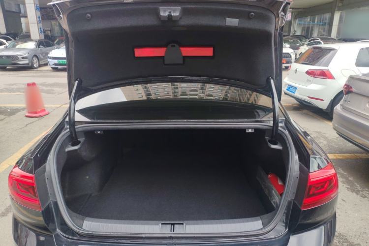 Used Volkswagen Magotan 2020 330TSI DSG Leading Model Trunk