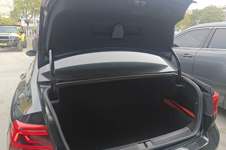 Used Volkswagen Magotan 2020 330TSI DSG Leading Model Trunk