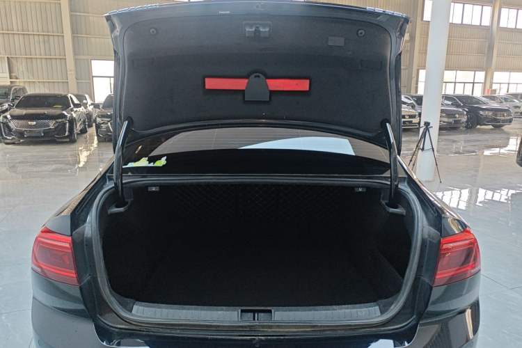 Used Volkswagen Magotan 2020 330TSI DSG Leading Model Trunk