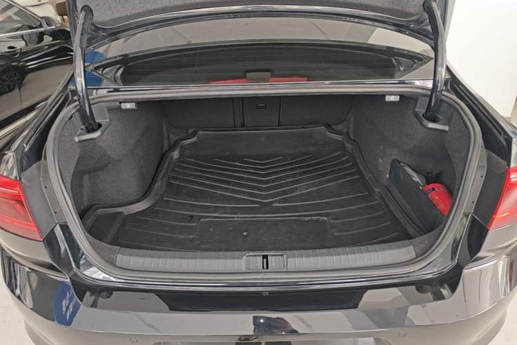 Used Volkswagen Magotan 2020 330TSI DSG Leading Model Trunk