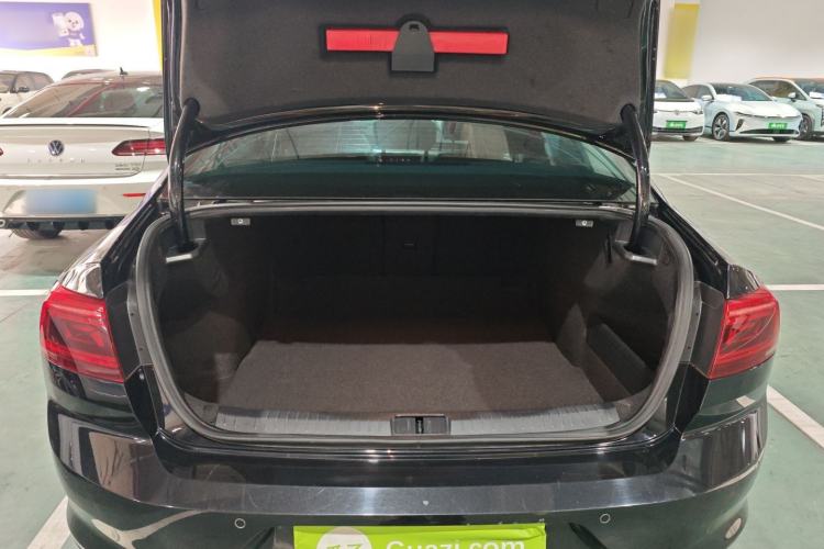 Used Volkswagen Magotan 2020 330TSI DSG Leading Model Trunk