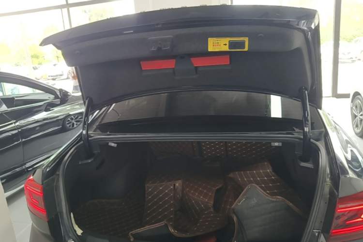 Used Volkswagen Magotan 2020 330TSI DSG Leading Model Trunk
