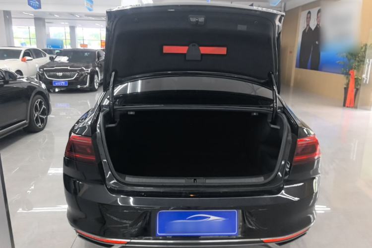 Used Volkswagen Magotan 2020 330TSI DSG Leading Model Trunk