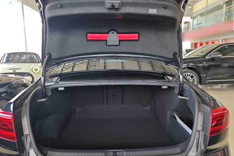 Used Volkswagen Magotan 2020 330TSI DSG Leading Model Trunk