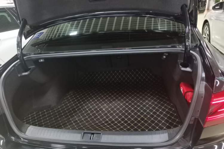 Used Volkswagen Magotan 2020 330TSI DSG Luxury Edition Trunk