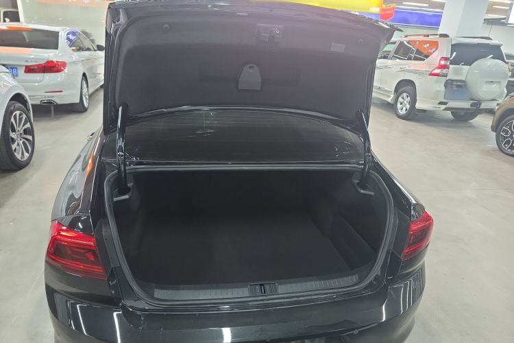 Used Volkswagen Magotan 2020 280TSI DSG Comfort Edition Trunk