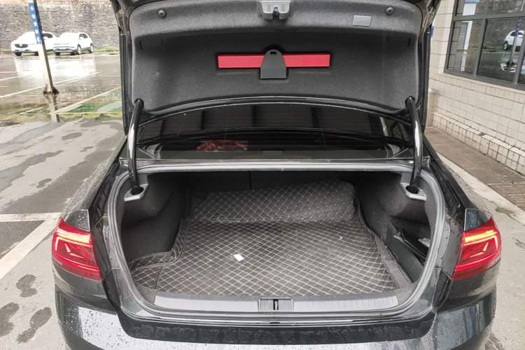 Used Volkswagen Magotan 2020 280TSI DSG Comfort Edition Trunk