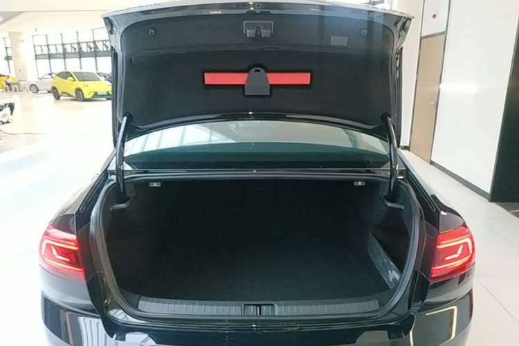 Used Volkswagen Magotan 2020 330TSI DSG Leading Model Trunk