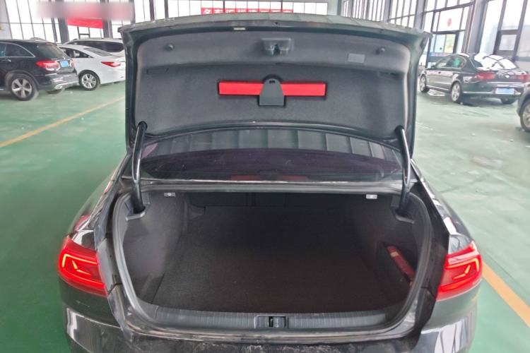 Used Volkswagen Magotan 2020 330TSI DSG Leading Model Trunk