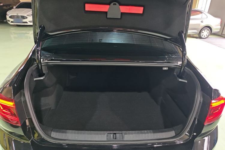 Used Volkswagen Magotan 2020 330TSI DSG Leading Model Trunk