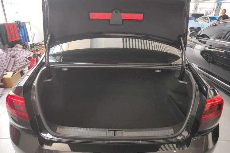 Used Volkswagen Magotan 2020 330TSI DSG Luxury Edition Trunk