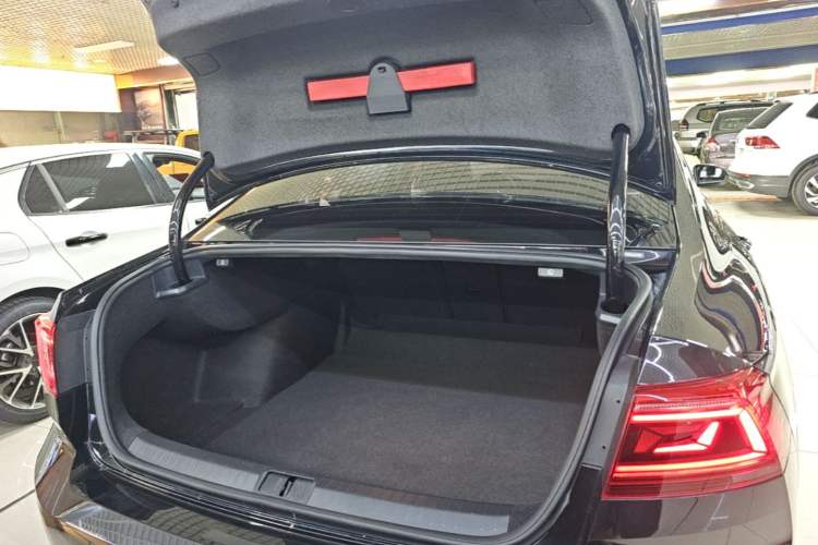 Used Volkswagen Magotan 2020 330TSI DSG Luxury Edition Trunk