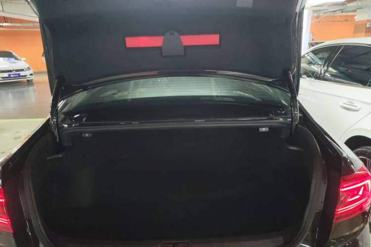 Used Volkswagen Magotan 2020 330TSI DSG Leading Model Trunk