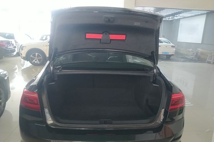 Used Volkswagen Magotan 2020 280TSI DSG Comfort Edition Trunk