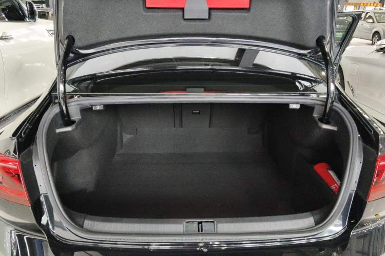 Used Volkswagen Magotan 2020 330TSI DSG Leading Model Trunk