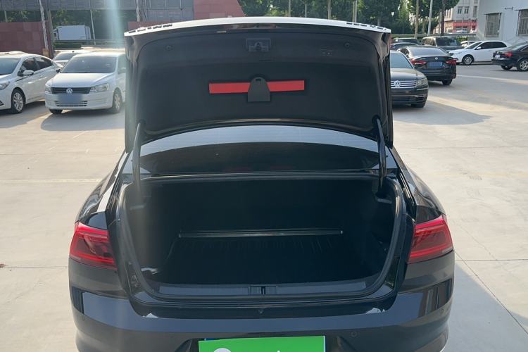 Used Volkswagen Magotan 2020 280TSI DSG Comfort Edition Trunk