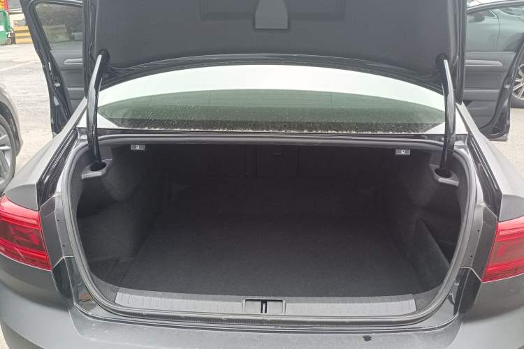 Used Volkswagen Magotan 2020 330TSI DSG Luxury Edition Trunk