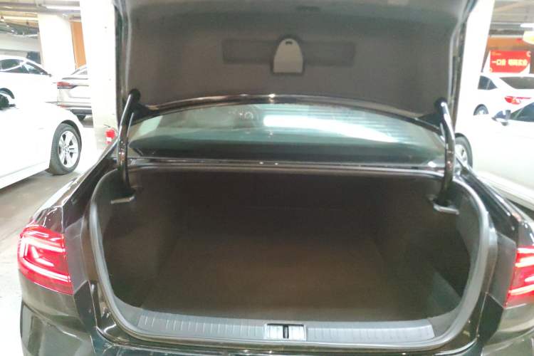 Used Volkswagen Magotan 2020 280TSI DSG Comfort Edition Trunk