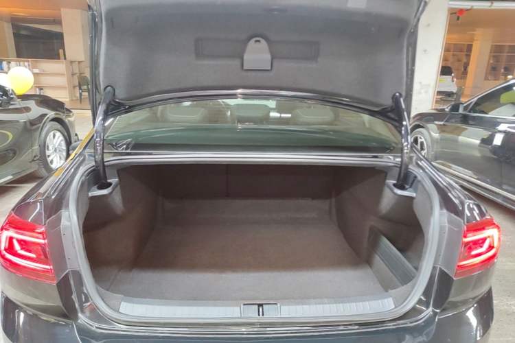 Used Volkswagen Magotan 2020 280TSI DSG Comfort Edition Trunk