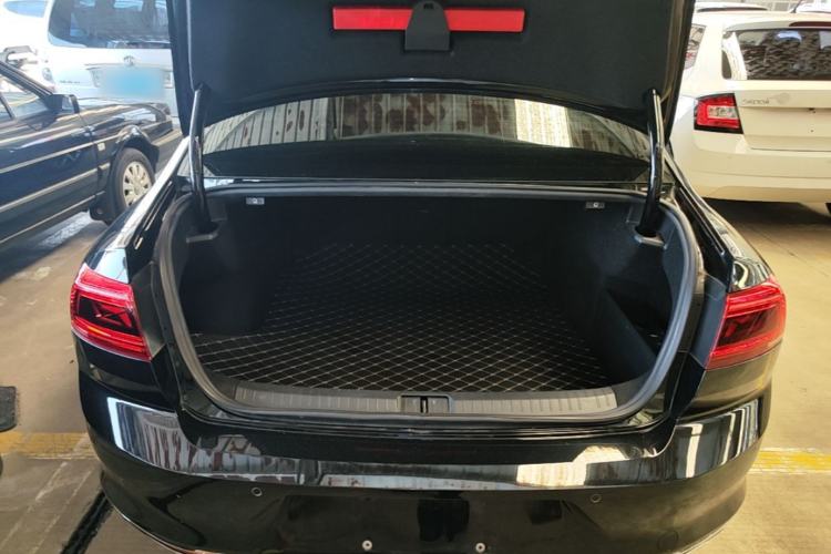 Used Volkswagen Magotan 2020 330TSI DSG Leading Model Trunk