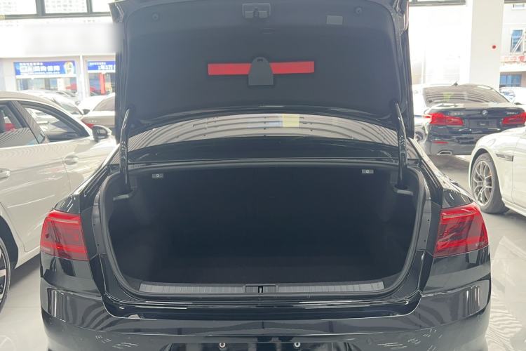 Used Volkswagen Magotan 2020 330TSI DSG Leading Model Trunk