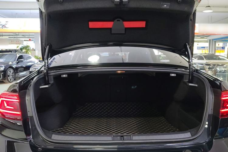 Used Volkswagen Magotan 2020 330TSI DSG Luxury Edition Trunk